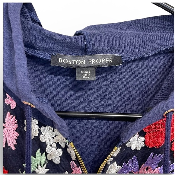 Boston Proper Navy Floral Embroidered Hoodie Jacket Size Small - Picture 10 of 11